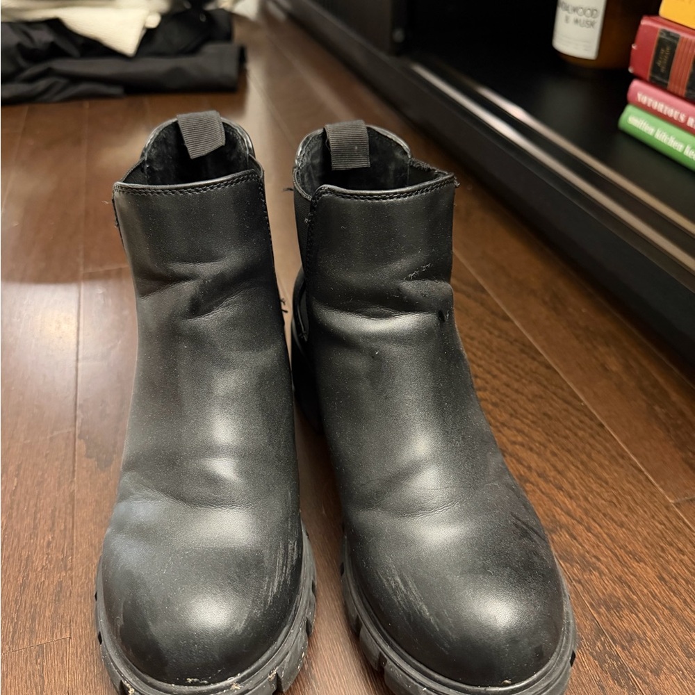 Steve Madden Black Slip-On Chelsea Boots